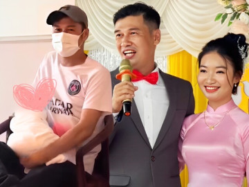 Tiết Cương đón con trai với vợ kém 26 tuổi, U60 loay hoay không thể bế em bé vì lần đầu làm bố