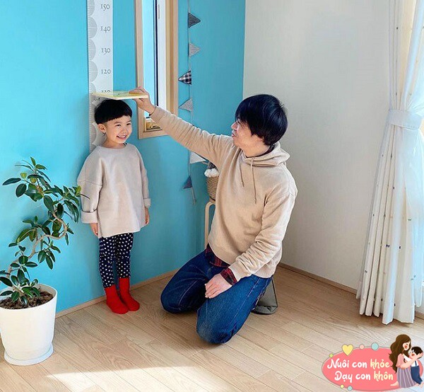 Trẻ tăng cân và chiều cao đều đặn.