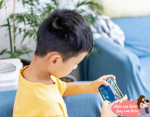 Các bé trai thích chơi game, giao tiếp và kết bạn thông qua tài khoản trò chơi.