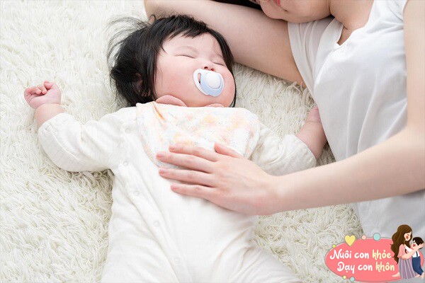 Thiết lập giờ đi ngủ và thói quen cố định hàng ngày.