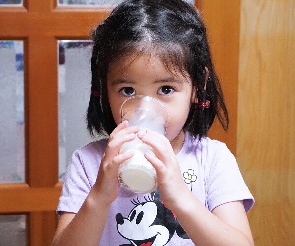 Hội mẹ bỉm thi nhau bổ sung cho con Lactoferrin, vậy Lactofferin có thật sự giúp con tăng đề kháng? Đây là câu trả lời - 1