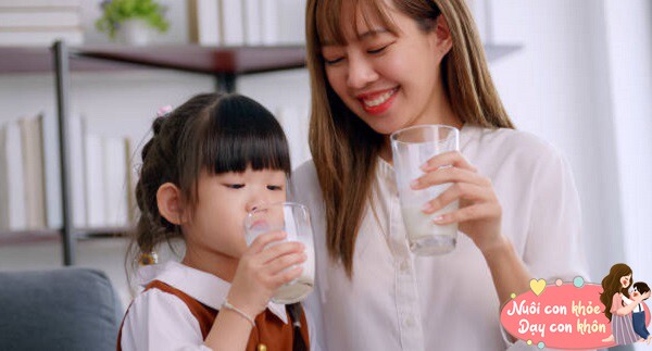 Mẹ nên chọn loại sữa có chứa lactoferrin.