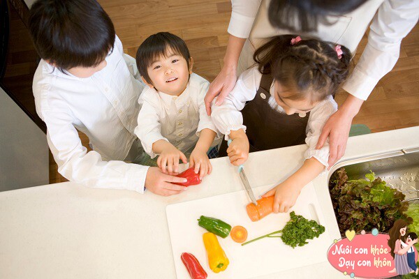 Mẹ có thể cùng trẻ chế biến các món ăn ngon miệng.