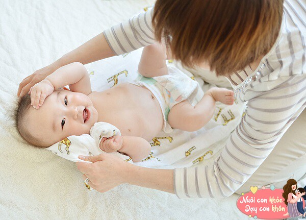 Nếu chạm đúng cách vào phần đầu vẫn có lợi cho trẻ.