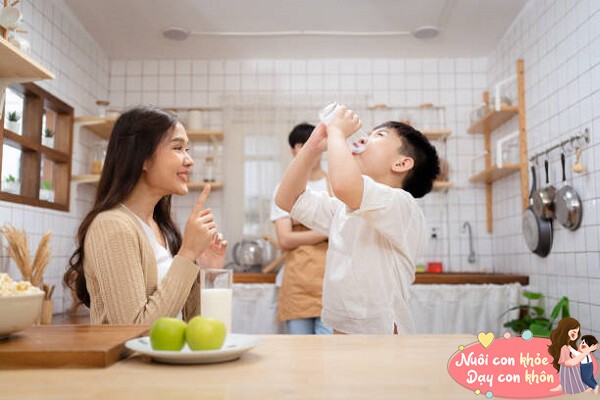 Tạo thói quen uống sữa vào giờ cố định.