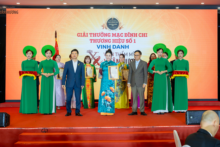 Viện Thẩm Mỹ Xuân Hương vinh dự nhận giải thưởng “Thương hiệu tiêu biểu số 1”