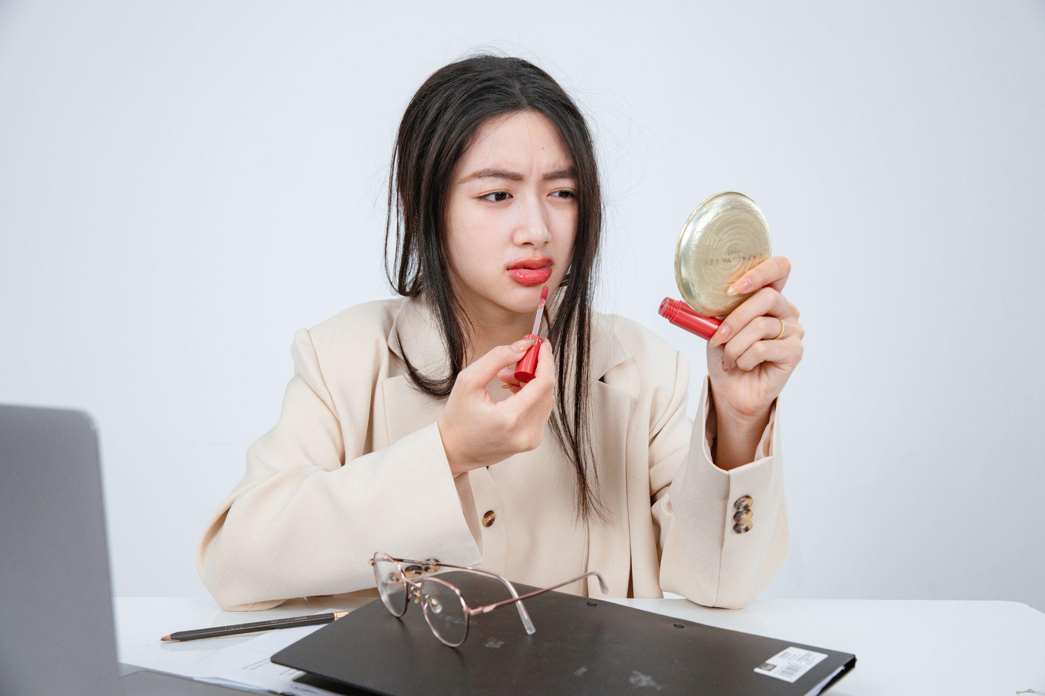 “Đẹp 1 phút” – Khi phụ nữ hiện đại lựa chọn thức dậy là đã đẹp - 1