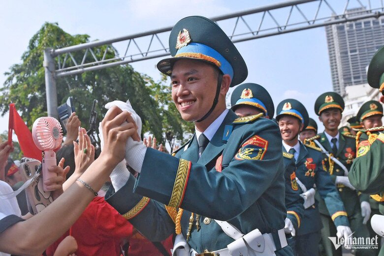 Đoàn diễu binh Quân đội, Công an amp;#34;đi trong vòng tay nhân dânamp;#34; - 3