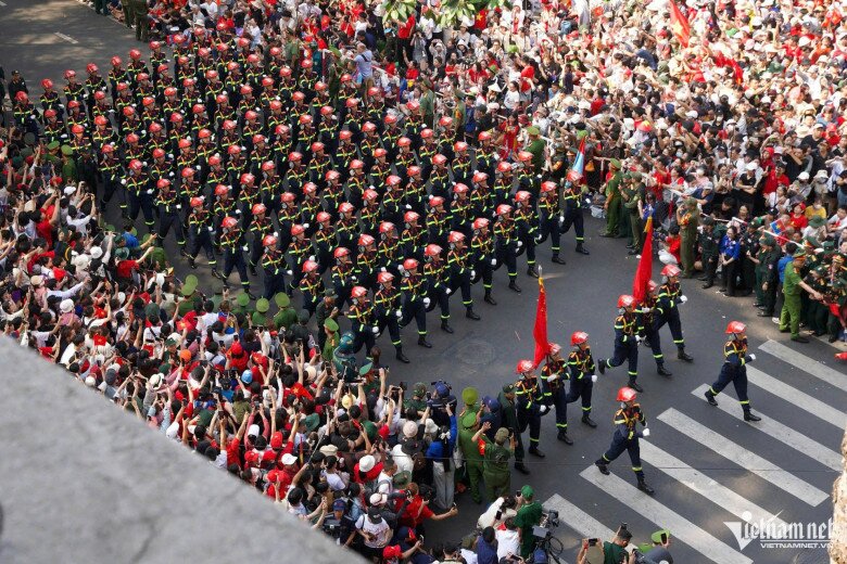 Đoàn diễu binh Quân đội, Công an amp;#34;đi trong vòng tay nhân dânamp;#34; - 24