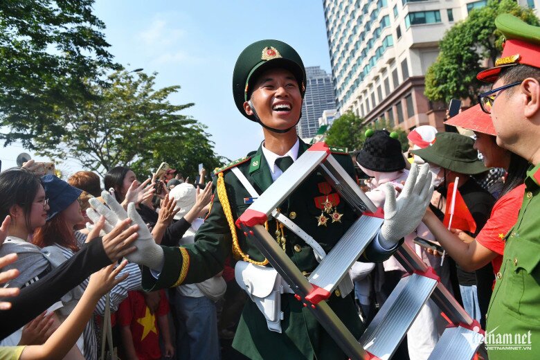 Đoàn diễu binh Quân đội, Công an amp;#34;đi trong vòng tay nhân dânamp;#34; - 4