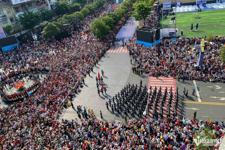 Đoàn diễu binh Quân đội, Công an amp;#34;đi trong vòng tay nhân dânamp;#34; - 25