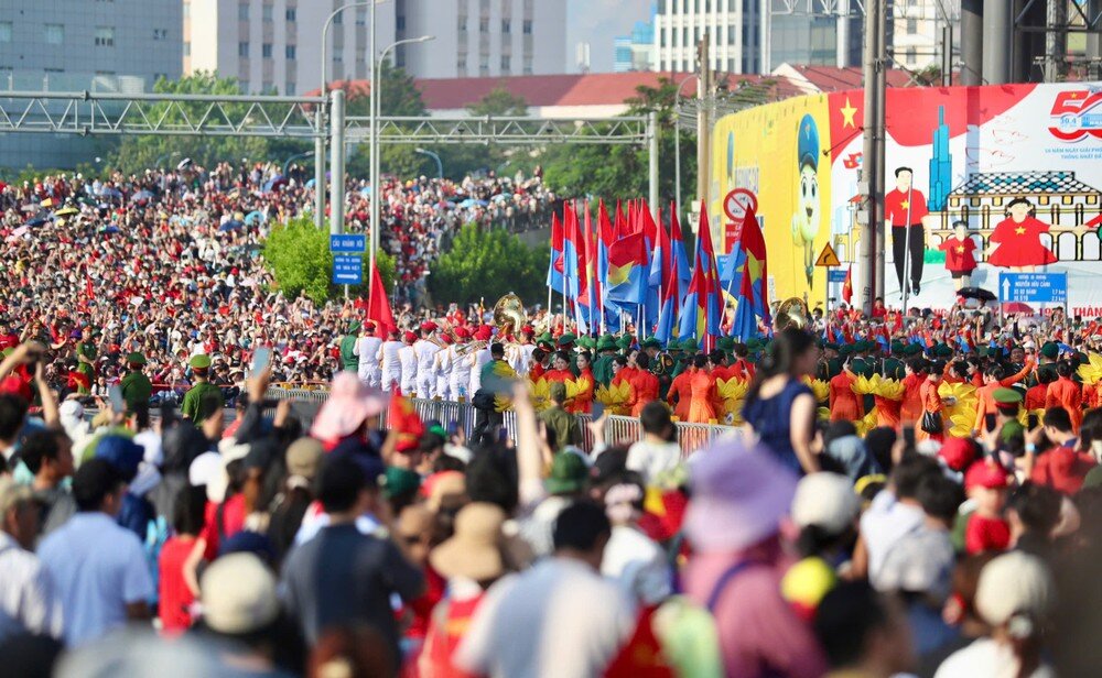 Tổng duyệt diễu binh, diễu hành 50 năm ngày thống nhất non sông: Tiêm kích Su-30MK2 thả bẫy nhiệt khi tiến vào TPHCM - 21
