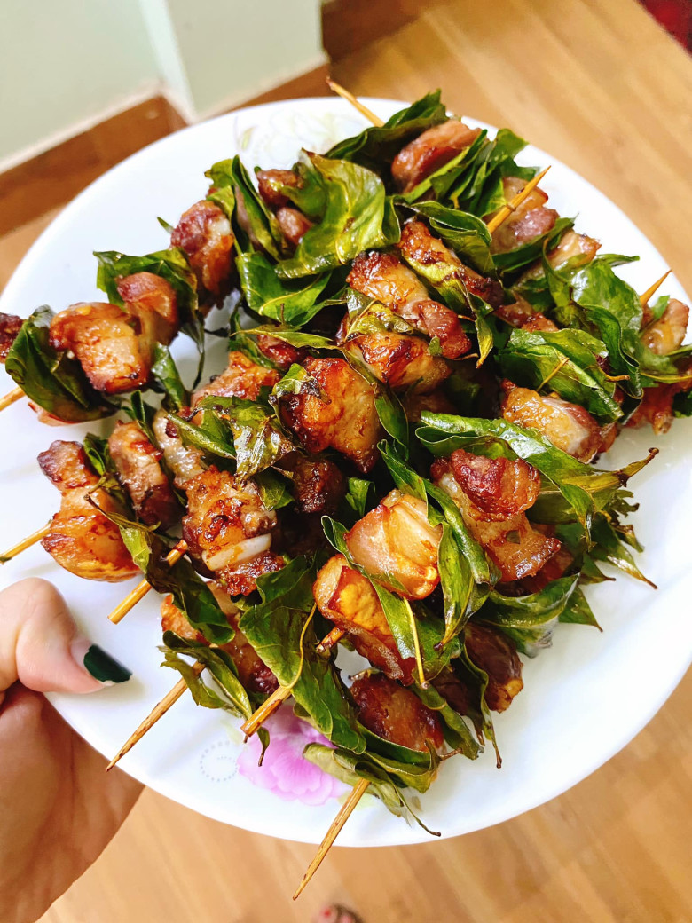 Thịt nướng lá móc mật
