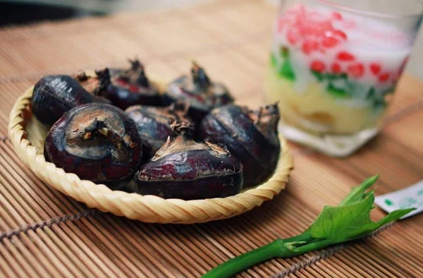 Ruột mã thầy có thể ăn trực tiếp hoặc chế biến thành món ăn bổ dưỡng, mát lành