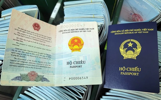 Làm hộ chiếu online sẽ giúp người dân tiết kiệm được nhiều thời gian và công sức khi xin cấp hộ chiếu. Ảnh minh họa: TL