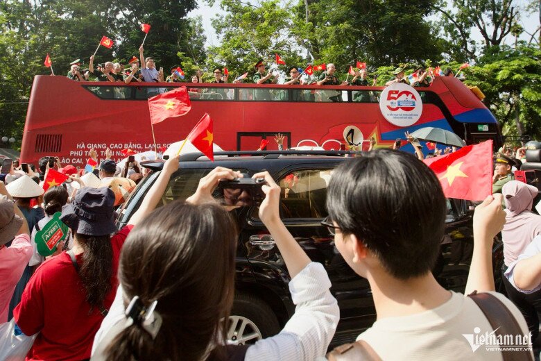 Đoàn diễu binh Quân đội, Công an amp;#34;đi trong vòng tay nhân dânamp;#34; - 18