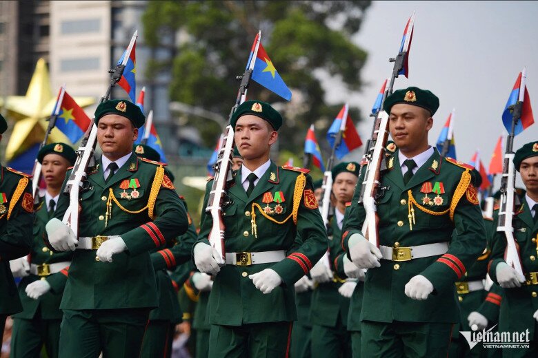 Đoàn diễu binh Quân đội, Công an amp;#34;đi trong vòng tay nhân dânamp;#34; - 1