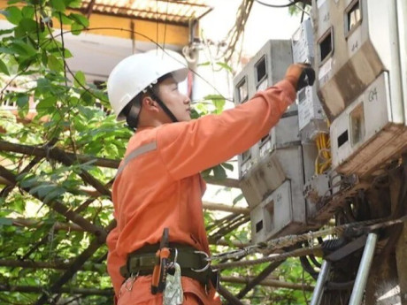 Nắng nóng như thiêu đốt, người dân muốn biết lịch cúp điện phải làm sao?