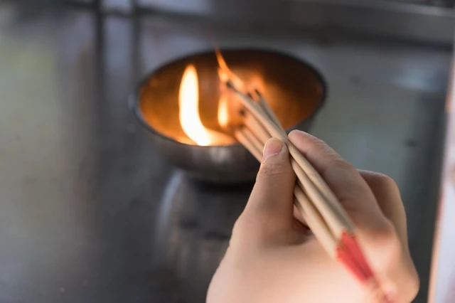 Khung giờ đẹp thắp hương ngày mai - mùng 1 tháng 6 âm lịch, 3 việc cần làm để đón nhiều phước lành, tổ tiên phù hộ - 2