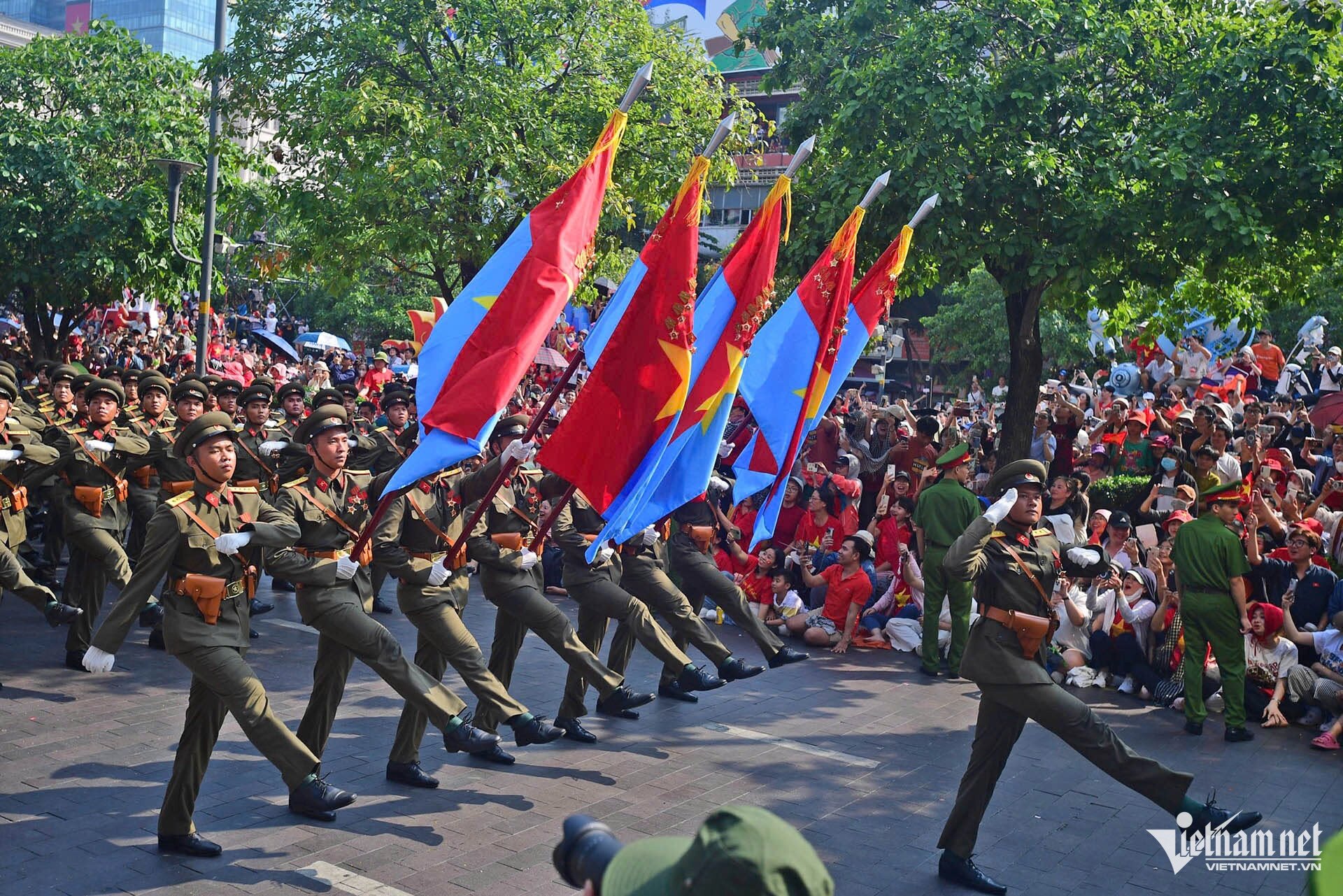 Đoàn diễu binh Quân đội, Công an amp;#34;đi trong vòng tay nhân dânamp;#34; - 12