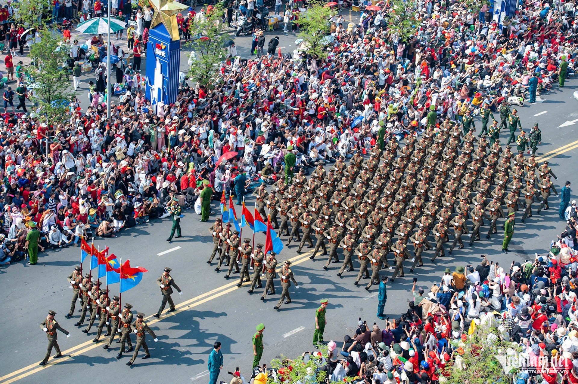 Đoàn diễu binh Quân đội, Công an amp;#34;đi trong vòng tay nhân dânamp;#34; - 13