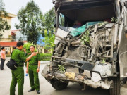 Tin tức - VIDEO: Người dân kể khoảnh khắc xe đầu kéo tông xe khách khiến 21 người bị thương