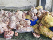 Tin tức - Một hộ kinh doanh ở Hà Giang trữ gần 4 tấn thực phẩm đổi màu và bốc mùi