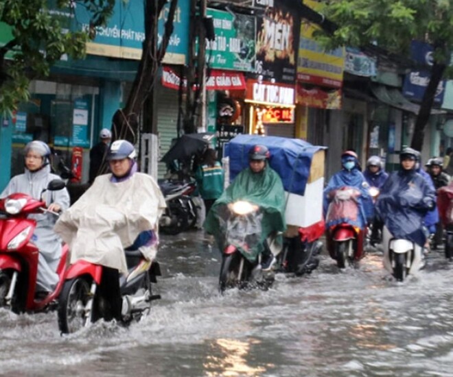 Miền Bắc liên tiếp mưa dông, cảnh báo ngập úng, lũ quét nhiều nơi.