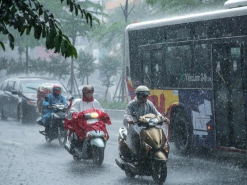 Bão số 1 giật cấp 13 trên Biển Đông, nhiều khu vực mưa lớn