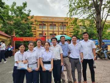 Thi tốt nghiệp THPT ở tuổi 40: "Tôi muốn con mình nhìn vào để nỗ lực học tập"