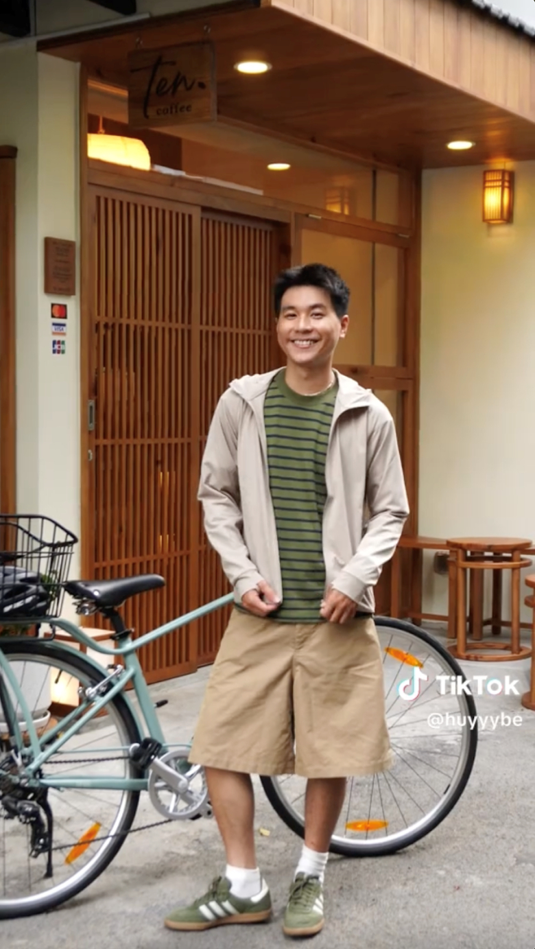 Với TikToker Huyybe, ba tiêu chí quan trọng nhất khi chọn áo chống nắng là mặc mát, chống tia UV hiệu quả, và đặc biệt là phải đẹp. Những thiết kế đa dạng giúp Huyybe có thêm lựa chọn khi di chuyển hay đạp xe ngoài trời trong những ngày nắng nóng.  