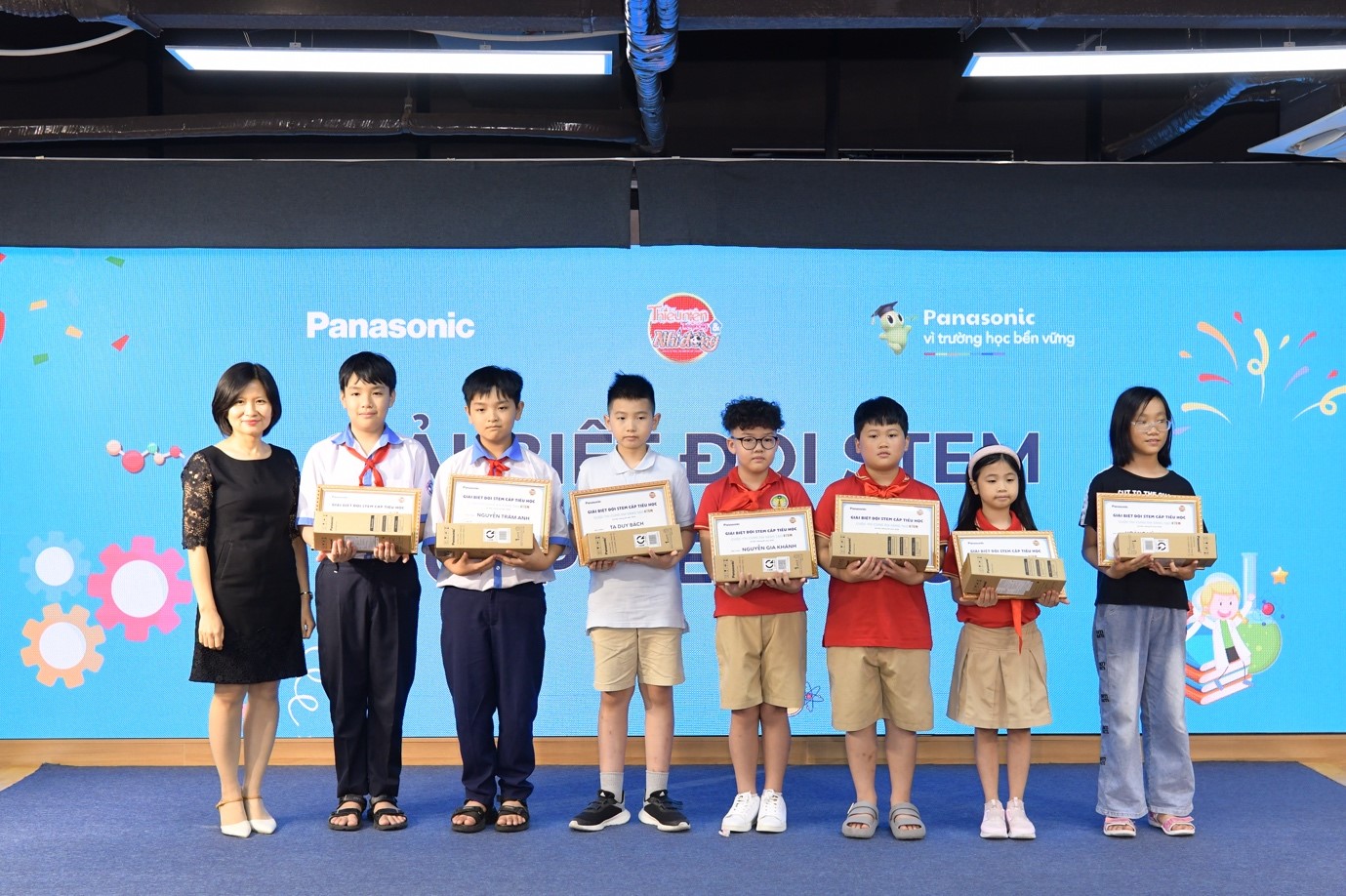 Nhóm học sinh đạt giải Biệt đội STEM cấp Tiểu học