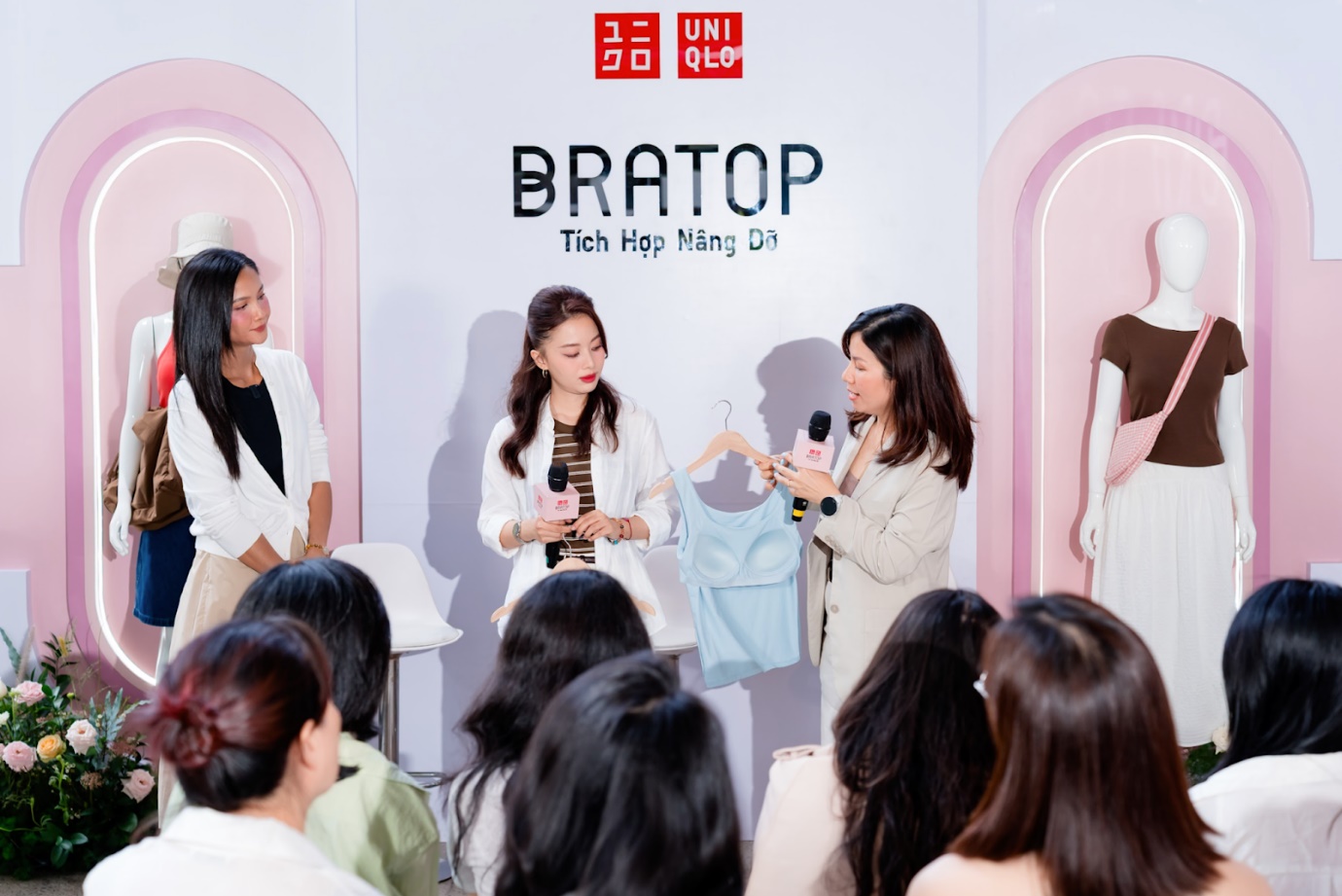 Thiết kế cúp ngực được dệt vào khung lưới đàn hồi tương tự như áo ngực, giúp Bra Top đảm bảo công năng của áo ngực thông thường. Cấu trúc dạng lưới được đính vào chân áo đàn hồi giúp nâng đỡ ngực 360 độ mà vẫn thoải mái.