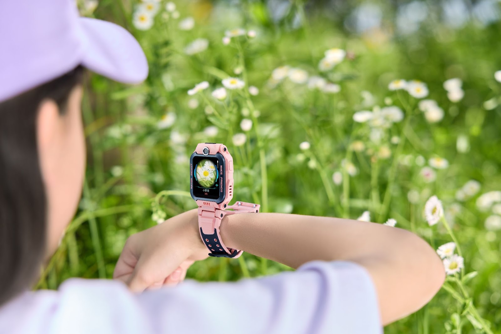Khám phá thế giới “qua cổ tay”  với đồng imoo nhờ tích hợp camera và tính năng AI