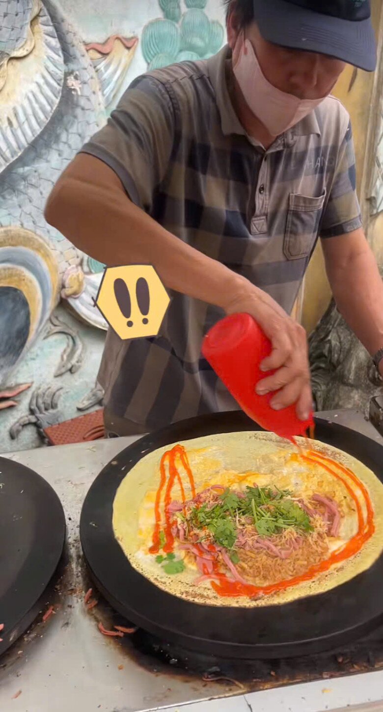 Món bánh kẹp tay, hay còn gọi là bánh crepe, xuất hiện nhiều trong các lễ hội, hội chợ Việt Nam những năm gần đây 