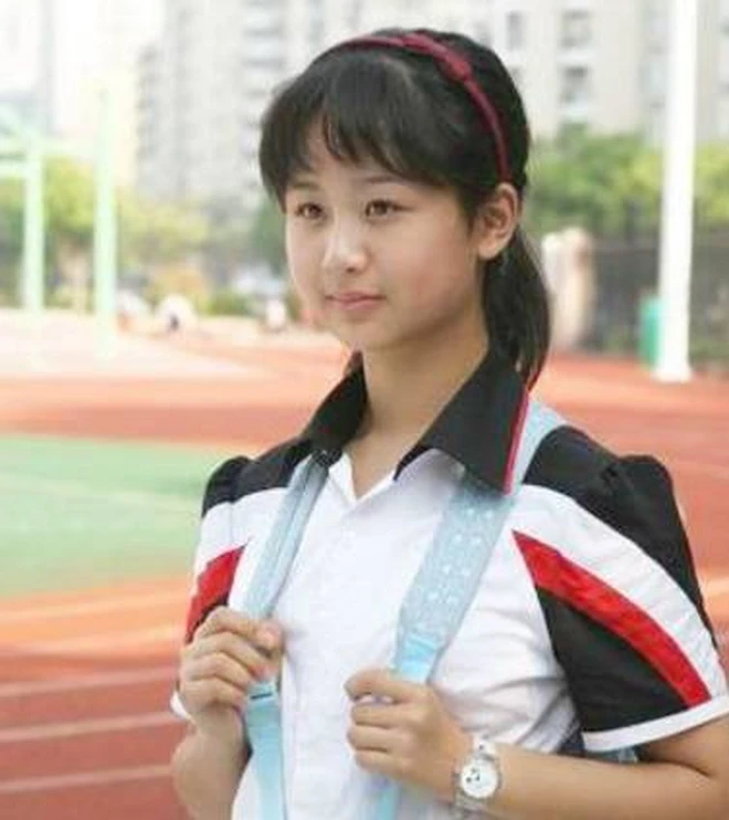 Dương Tử lúc nhỏ được ưu ái nhờ gương mặt bầu bĩnh, đôi mắt to tròn đáng yêu