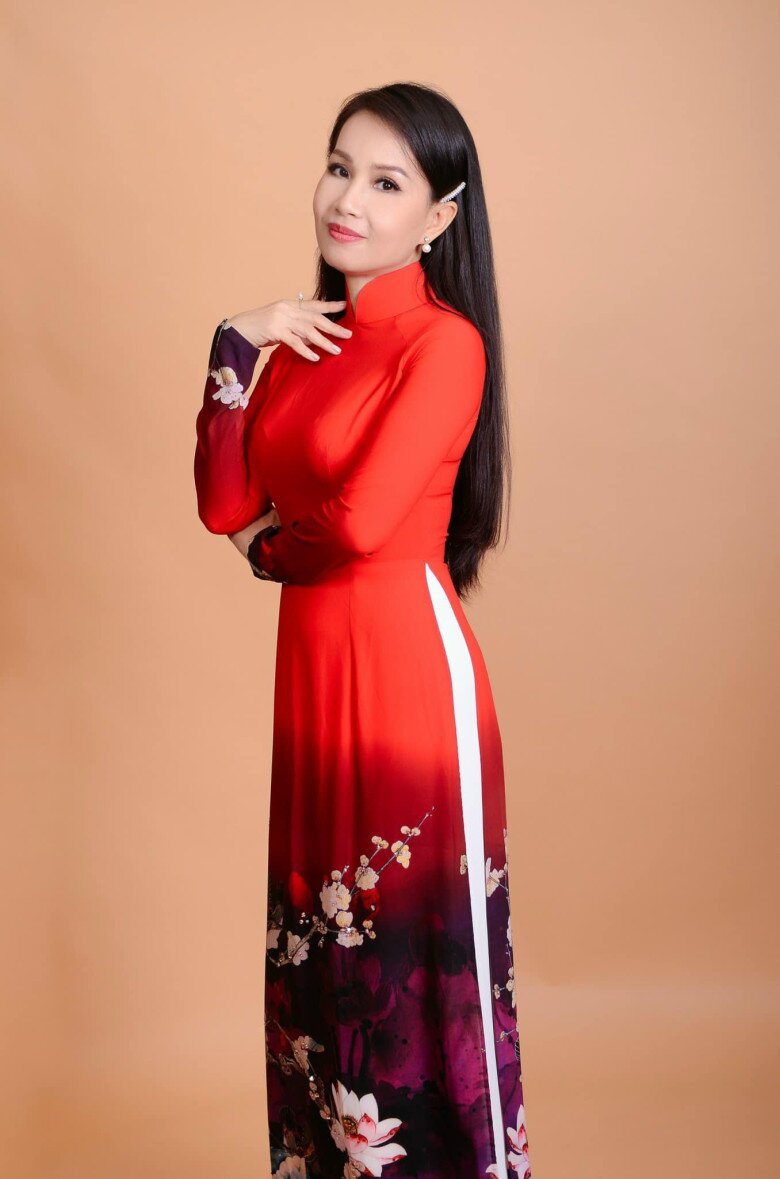 Cẩm Ly cũng là một người đẹp sinh năm 1970 và chấp nhận việc “có tuổi” như một điều bình thường của cuộc sống