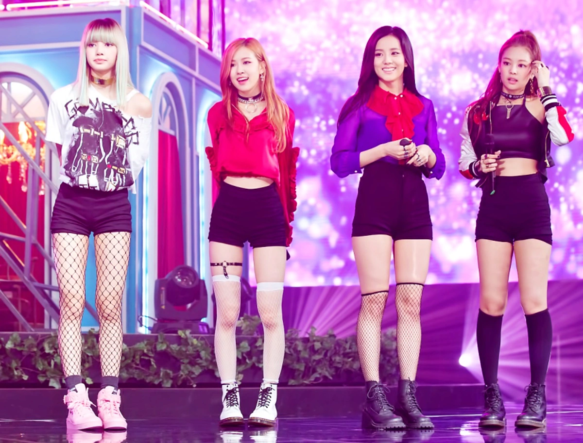 Giai đoạn 3–4 năm đầu debut, Rosé nhiều lần bị chê về hình thể, đặc biệt là đôi chân.