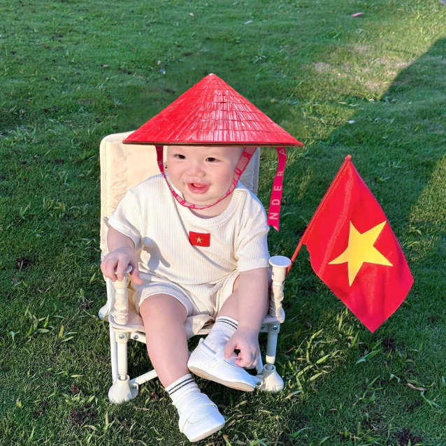 Đây cũng là phụ kiện được nhiều mẹ yêu thích để diện cho các em bé trong dịp lễ này