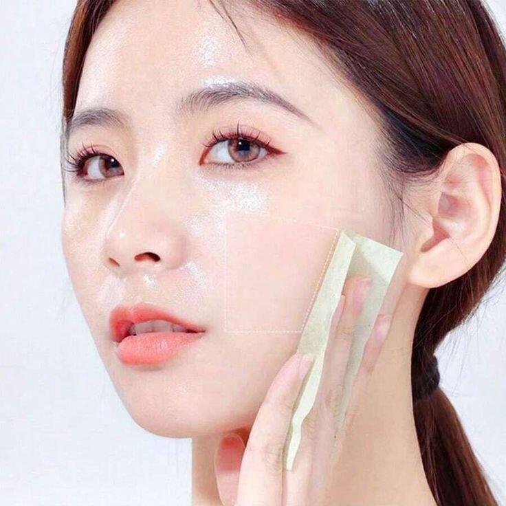 Giấy thấm dầu sẽ là trợ lý đắc lực giúp chị em “giải cứu” lớp nền xỉn màu 