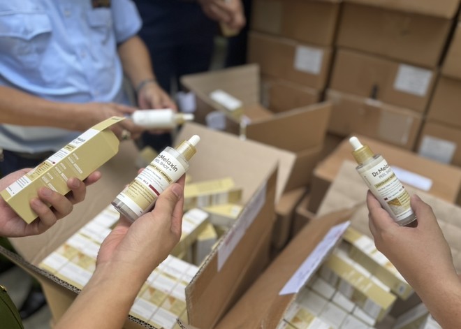 Hà Nội: Thu giữ hơn 5.000 sản phẩm mỹ phẩm Hàn Quốc “trôi nổi” trị giá trên 2 tỷ đồng - 3