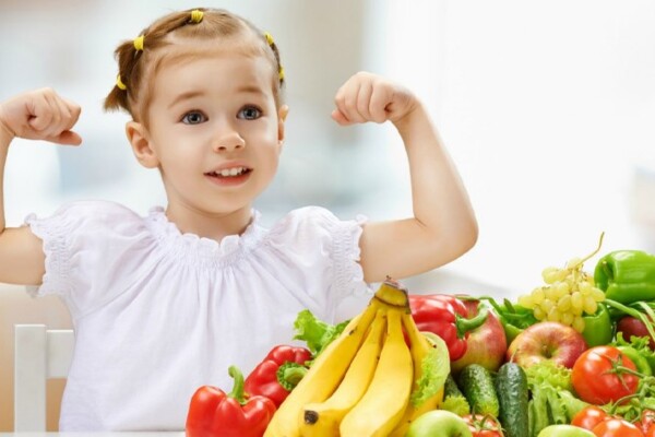 Trẻ sử dụng các loại trái cây thay cho đồ ngọt là tốt nhất với sức khỏe. Ảnh minh họa. 