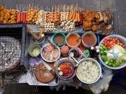 Sức khỏe - Bữa tiệc buffet đường phố có giá vài nghìn đồng nhưng là “quả bom nổ chậm” với sức khỏe, nhiều người vẫn vô tư ăn hàng ngày