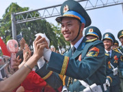 Tin tức - Đoàn diễu binh Quân đội, Công an "đi trong vòng tay nhân dân"