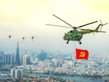 Tổng duyệt diễu binh, diễu hành 50 năm ngày thống nhất non sông: Tiêm kích Su-30MK2 thả bẫy nhiệt khi tiến vào TPHCM