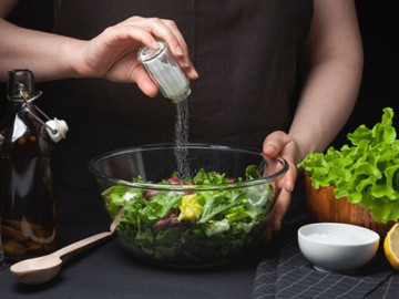 Ăn mì chính hay ăn muối nhiều dễ gây nguy hiểm cho sức khỏe hơn? Đáp án tưởng đơn giản hóa ra nhiều người lại sai