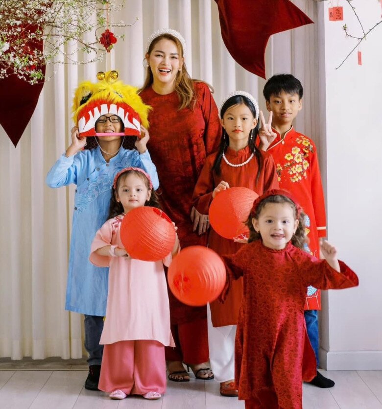 Á hậu Việt rời showbiz làm mẹ đơn thân 5 con, đặt tên cho các bé cực đáng yêu - 3