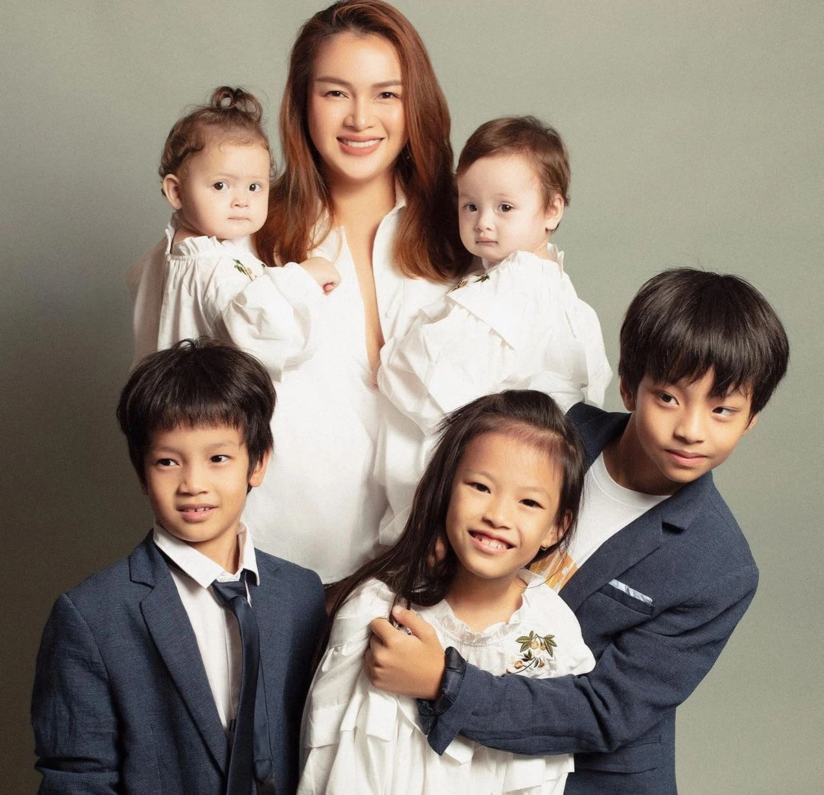 Á hậu Việt rời showbiz làm mẹ đơn thân 5 con, đặt tên cho các bé cực đáng yêu - 2