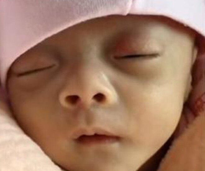 Bé sơ sinh chào đời có diện mạo như “ông già” suýt bị bỏ rơi, giờ đứa trẻ “lột xác” khiến mẹ ngỡ ngàng - 1