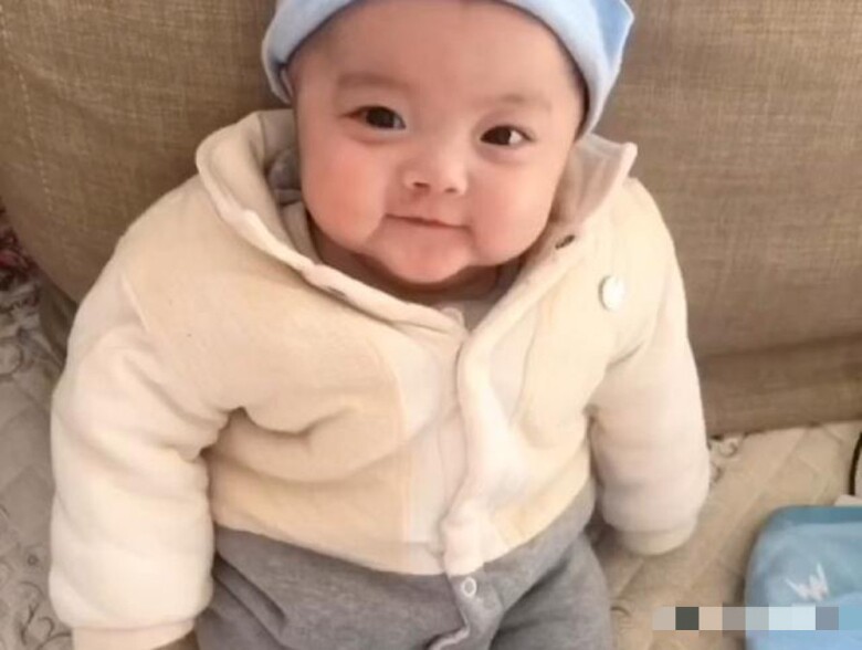 Bé sơ sinh chào đời có diện mạo như “ông già” suýt bị bỏ rơi, giờ đứa trẻ “lột xác” khiến mẹ ngỡ ngàng - 3
